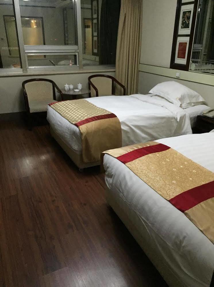 Jinan Yuquan Simpson Hotel Eksteriør bilde