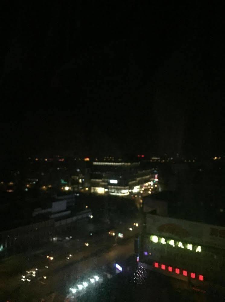 Jinan Yuquan Simpson Hotel Eksteriør bilde